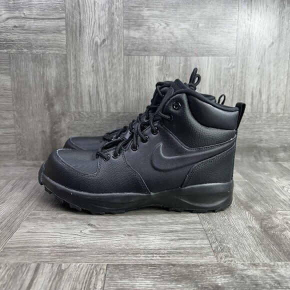 Nike Manoa Youth size 5.5Y Triple Black Boots HF0750-001 - Picture 2 of 8